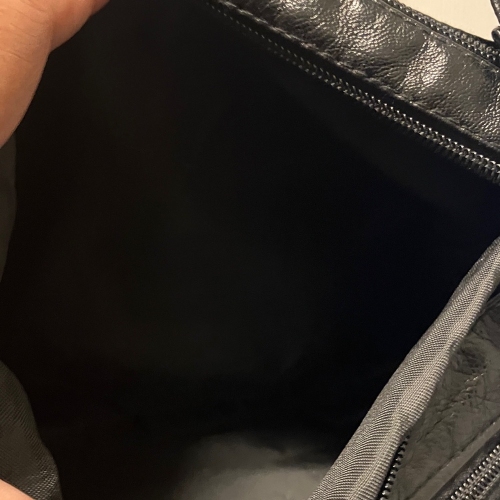 Elegant Black Crossbody Bag - Picture 6 of 12